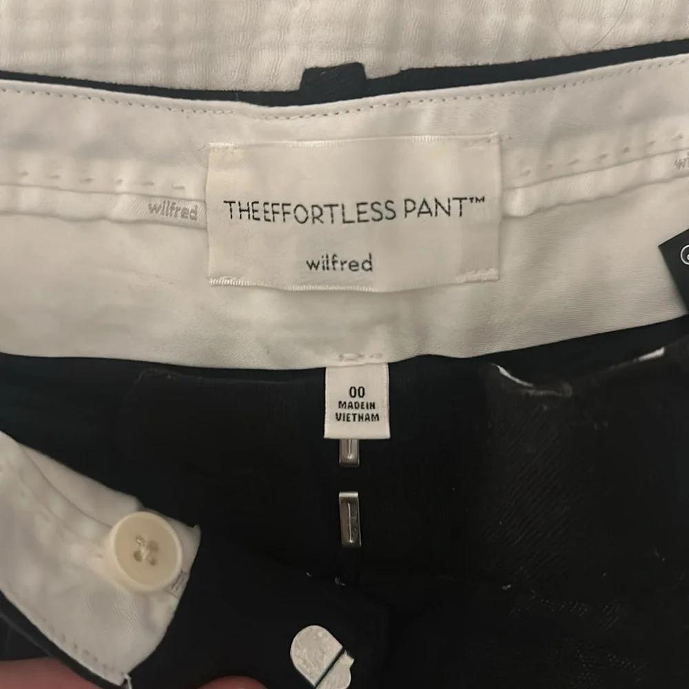 NWT Aritzia Effortless Linen Short in Black